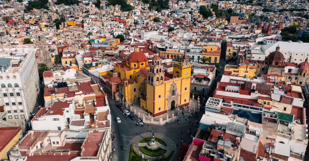 Aerial view of Guanajuato, Mexico, showcasing vibrant historic architecture and cityscape.